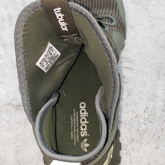 Mens Adidas Tubular - Picture 3 of 4